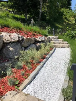 Ein Garten an der Unterkunft Ferienwohnung Übernberg