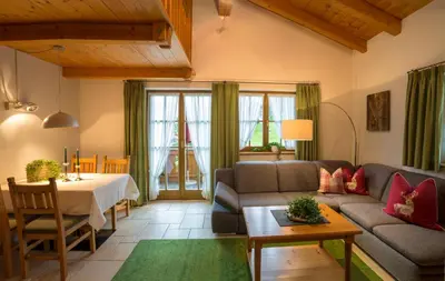 Ein Sitzbereich in der Unterkunft Landhaus Stephanie