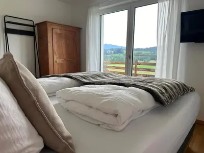 Ein Bett oder Betten in einem Zimmer der Unterkunft ALPEN WOHLFÜHLQUARTIER
