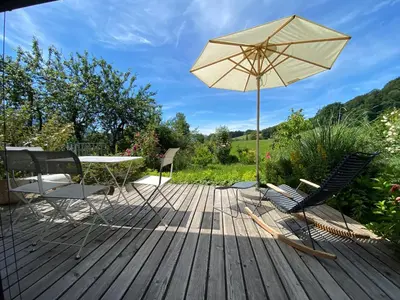 Ein Garten an der Unterkunft Guesthouse Paradies Samerberg