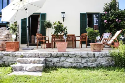 Ein Garten an der Unterkunft Charmante Chiemgauwohnung