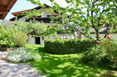 Ein Garten an der Unterkunft Ferienwohnung Fanese