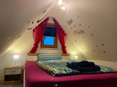 Ein Bett oder Betten in einem Zimmer der Unterkunft Ferienwohnung Dinkelscherben