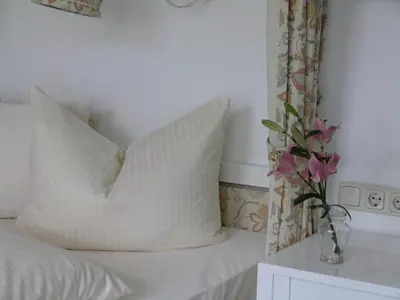 Ein Bett oder Betten in einem Zimmer der Unterkunft Hotel zur Post