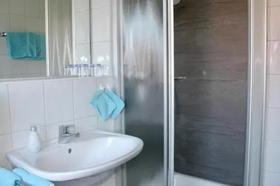 Ein Badezimmer in der Unterkunft Kleines Hotel Edeltraud