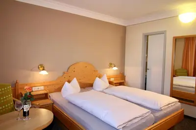 Ein Bett oder Betten in einem Zimmer der Unterkunft Kleines Hotel Edeltraud
