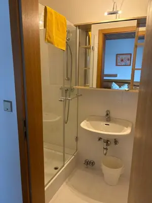 Ein Badezimmer in der Unterkunft Hotel Garni Austermayer