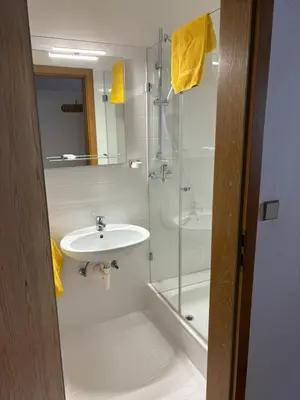 Ein Badezimmer in der Unterkunft Hotel Garni Austermayer
