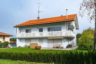 Das Gebäude in dem sich die Ferienwohnung befindet