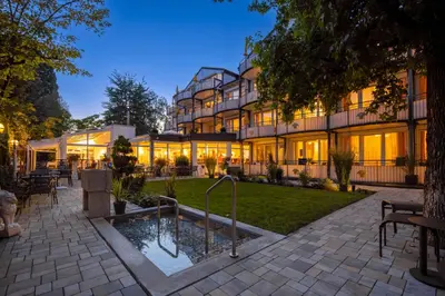Der Swimmingpool an oder in der Nähe von ANGERHOF Kur- und Thermenhotel