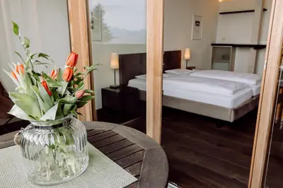 Ein Bett oder Betten in einem Zimmer der Unterkunft Hirzinger - Gasthaus und Hotel