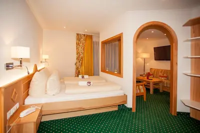 Ein Bett oder Betten in einem Zimmer der Unterkunft ARNIKA Garni