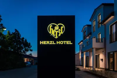 Ein Zertifikat, Auszeichnung, Logo oder anderes Dokument, das in der Unterkunft Herzl Hotel bei Erding ausgestellt ist
