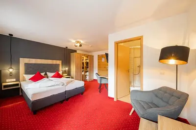 Ein Bett oder Betten in einem Zimmer der Unterkunft Berghotel & Chalets Adersberg Chiemgau Card kostenfrei