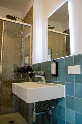 Ein Badezimmer in der Unterkunft HOMELY STAY Studio 6 - Your Comfortable Self-Check-In Studio in Munich