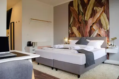 Ein Bett oder Betten in einem Zimmer der Unterkunft HOMELY STAY Studio 7 - Elegant Self-Check-In Studio for Urban Travelers