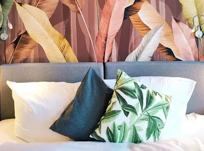 Ein Bett oder Betten in einem Zimmer der Unterkunft HOMELY STAY Studio 7 - Elegant Self-Check-In Studio for Urban Travelers