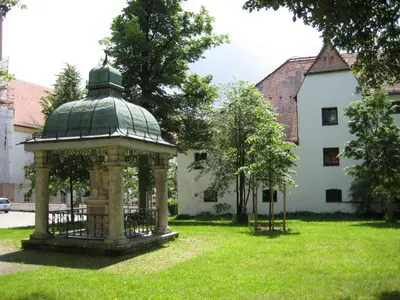Ein Garten an der Unterkunft Am Klostergarten