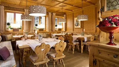 Ein Restaurant oder anderes Speiselokal in der Unterkunft Bauer Hotel und Restaurant