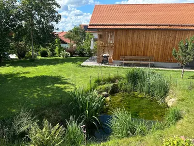 Ein Garten an der Unterkunft Ferienhaus Königsdorf - Urlaub im Tölzer Land