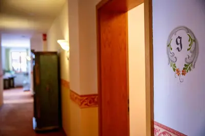 Ein Zertifikat, Auszeichnung, Logo oder anderes Dokument, das in der Unterkunft Hotel Gut Schwaige ausgestellt ist