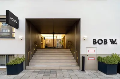 Eine Fassade oder ein Eingang zu Bob W Munich Schwabing