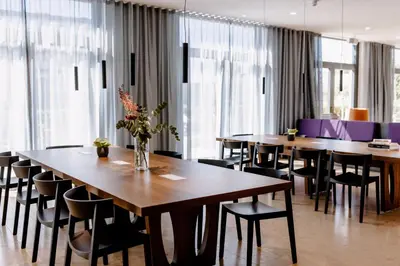 Ein Restaurant oder anderes Speiselokal in der Unterkunft THE FLAG Meiller Gärten