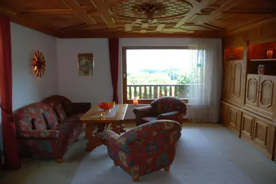 Ein Sitzbereich in der Unterkunft Ferienwohnung Greimelberg