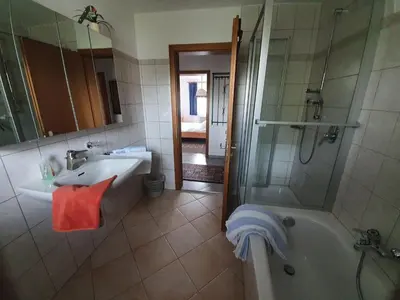 Ein Badezimmer in der Unterkunft Ferienwohnung Weißenbacher