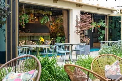Ein Garten an der Unterkunft Cocoon Sendlinger Tor