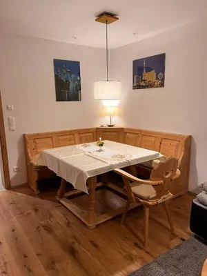 Ein Sitzbereich in der Unterkunft Ferienwohnung Trissl