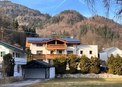Ein allgemeiner Bergblick oder ein Berglick von der Ferienwohnung aus
