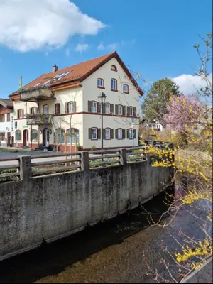 Das Gebäude in dem sich die Ferienwohnung befindet