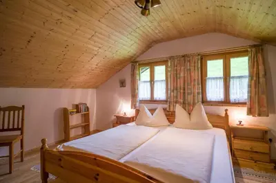 Ein Bett oder Betten in einem Zimmer der Unterkunft Bergbauernhof Hinterseebach