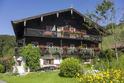 Ein Garten an der Unterkunft Bergbauernhof Hinterseebach