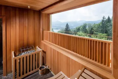 Ein allgemeiner Bergblick oder ein Berglick von des Hotels aus