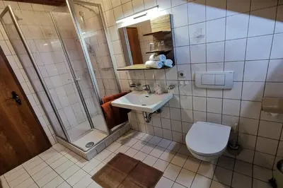 Ein Badezimmer in der Unterkunft Beim Appertinger
