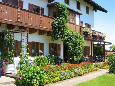 Ein Garten an der Unterkunft Karlshof