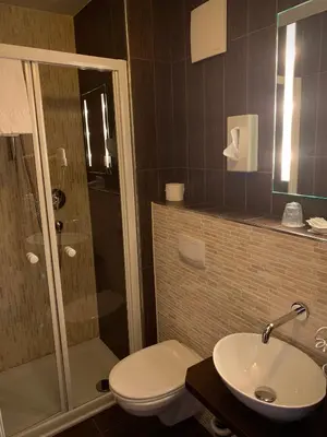 Ein Badezimmer in der Unterkunft Hotel Augsburg Langemarck