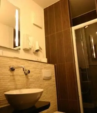 Ein Badezimmer in der Unterkunft Hotel Augsburg Langemarck