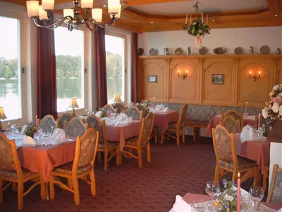 Ein Restaurant oder anderes Speiselokal in der Unterkunft Seehotel Grauer Bär