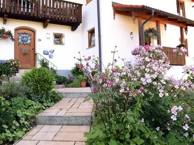 Ein Garten an der Unterkunft Ferienwohnung Irmgard