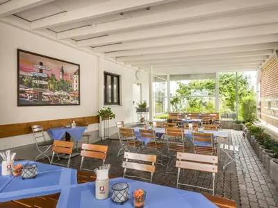 Ein Restaurant oder anderes Speiselokal in der Unterkunft Hotel Am Moosfeld