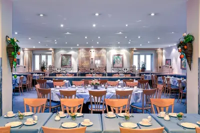 Ein Restaurant oder anderes Speiselokal in der Unterkunft Hotel Am Moosfeld