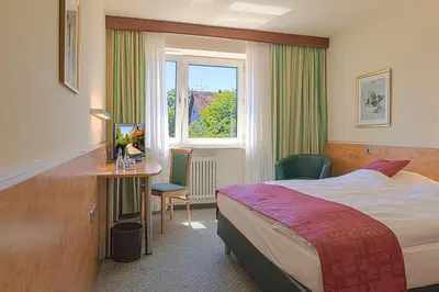 Ein Bett oder Betten in einem Zimmer der Unterkunft Hotel Am Moosfeld
