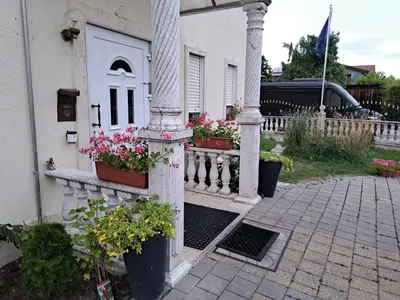 Ein Garten an der Unterkunft Villa Prince, nur für Handwerker auch langfristig, nähe Ingolstadt