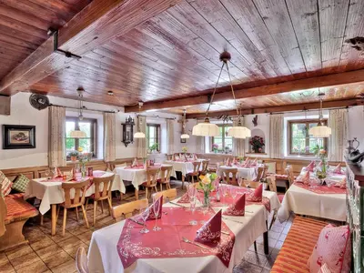 Ein Restaurant oder anderes Speiselokal in der Unterkunft Landgasthof Aumanwirt