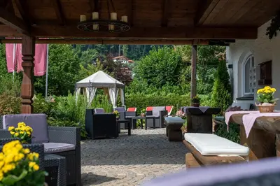 Ein Garten an der Unterkunft Landhaus Ertle
