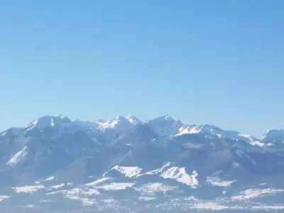 Ein allgemeiner Bergblick oder ein Berglick von der Ferienwohnung aus