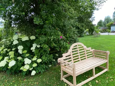 Ein Garten an der Unterkunft Landgut zur Mühle